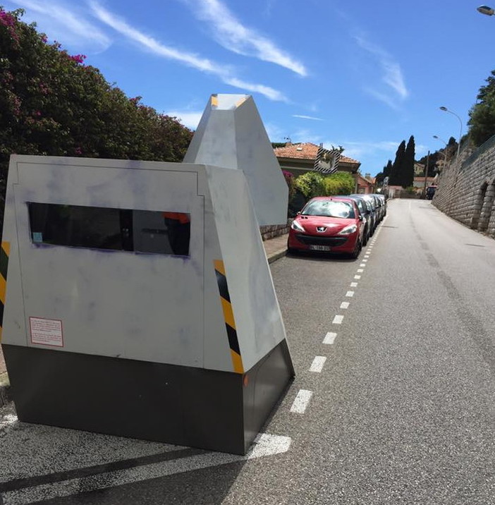 Decine di autovelox e telelaser piazzati dalla gendarmerie in Francia: dove sono? Ve lo dicono sui 'social'