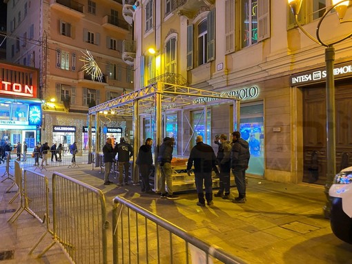Festival di Sanremo 2022: Amadeus annuncia duetti e cover al Tg1, in via Mameli i lavori per il 'Red Carpet' (Foto) Festival di Sanremo 2022: Amadeus annuncia duetti e cover al Tg1, in via Mameli i lavori per il 'Red Carpet' (Foto)
