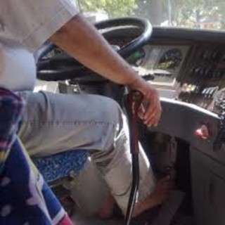 Sanremo: bus non si ferma alla fermata per un disabile, l'autista "Non l'avevo visto, mi spiace"