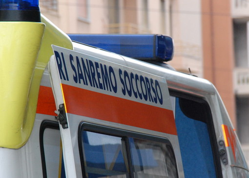 Sanremo: gli rimane una gamba incastrata sotto ad un masso, 72enne portato in Ospedale