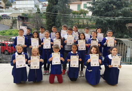 Sanremo: 23 alunni della classe elementare 4a B Asquasciati a scuola di filatelia Sanremo: 23 alunni della classe elementare 4a B Asquasciati a scuola di filatelia