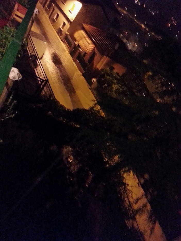 Sanremo: via Duca degli Abruzzi è un fiume in piena, le immagini del nostro lettore Matteo