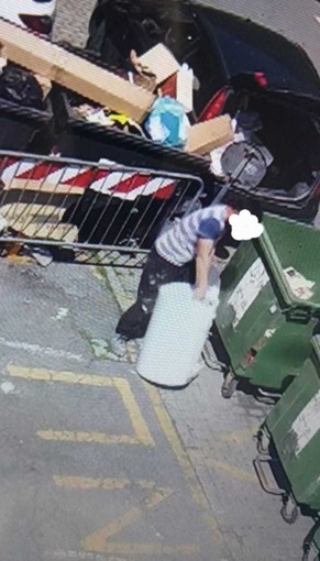 Dolceacqua: abbandono di rifiuti ingombranti, le telecamere stanano i responsabili e scattano le multe