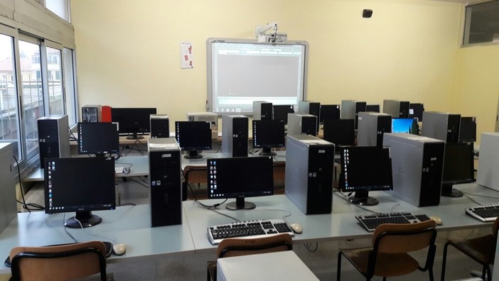 Imperia: al 'Ruffini' un nuovo laboratorio con 14 computer per la didattica 2.0