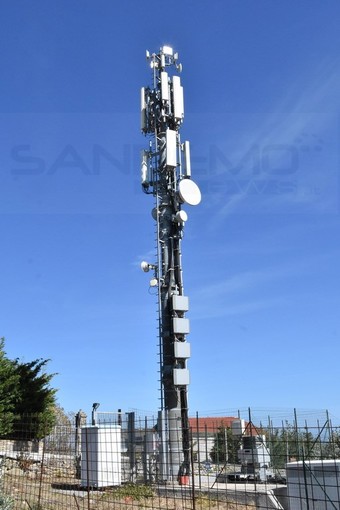Sanremo: una antenna 5G da 15 metri in via Bonmoschetto, i residenti insorgono e fondano un Comitato