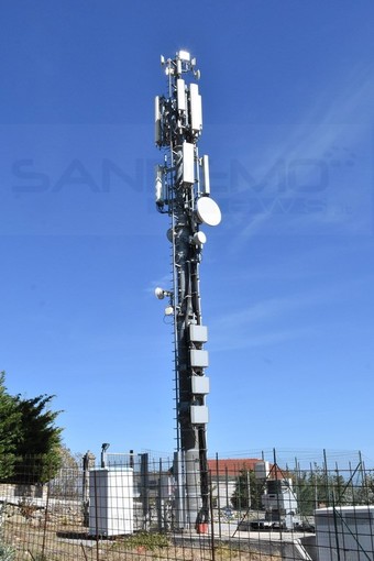 Sanremo: una antenna 5G da 15 metri in via Bonmoschetto, i residenti insorgono e fondano un Comitato Sanremo: una antenna 5G da 15 metri in via Bonmoschetto, i residenti insorgono e fondano un Comitato