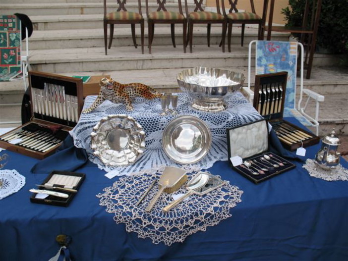 Domenica prossima torna a Bordighera in piazza Garibaldi e piazza Mazzini il Mercatino dell'antiquariato