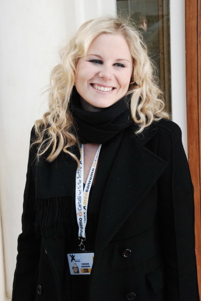 La cantautrice genovese (ma residente a Lingueglietta) Chiara Ragnini al Roxy Bar di Red Ronnie