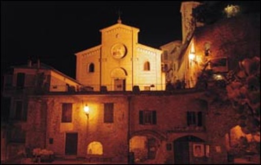 Apricale: ottimo successo ieri sera per la prima proiezione estiva dell'associazione 'Oltre il Cristallo'