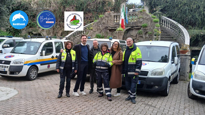 Bordighera, l'associazione BordiEventi consegna il ricavato della vendita dei calendari alla Protezione civile