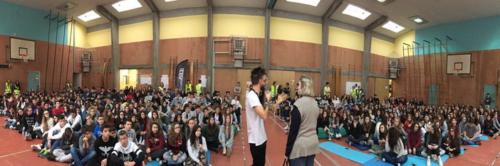 Che l’assemblea abbia inizio! Il tour delle assemblee d’istituto ‘ScuolaZoo’ approda a Sanremo al ‘G.D. Cassini’