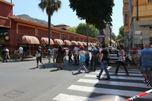 Ventimiglia: riaperto il mercato dopo l'allarme bomba, c'è grande preoccupazione tra i commercianti (Foto e Video)