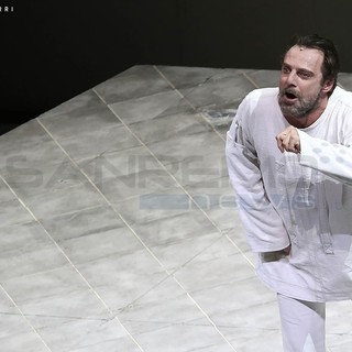 Sanremo: magistrale Alessandro Preziosi sul palco dell'Ariston, il 'suo' Vincent Van Gogh incanta e fa riflettere (Foto)