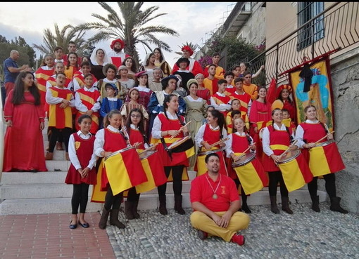 Ventimiglia: durante la 'Notte del Guiderdone', il Sestiere Ciassa ricorda la giovane tamburina Irene