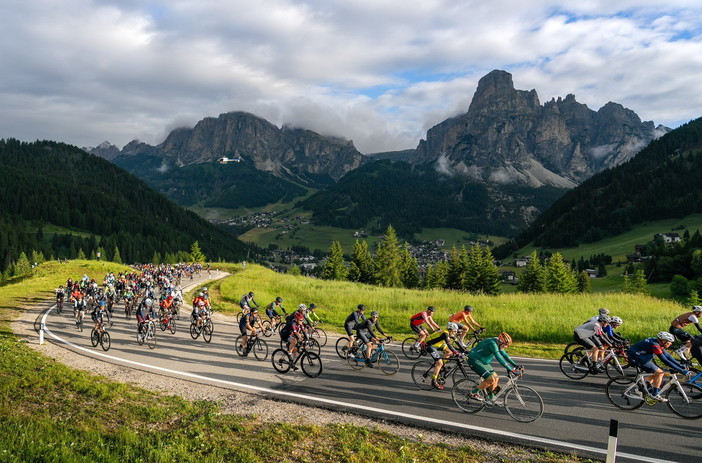 16 partecipanti della provincia di Imperia alla partenza della 38a edizione della maratona Dles Dolomites-Enel 16 partecipanti della provincia di Imperia alla partenza della 38a edizione della maratona Dles Dolomites-Enel
