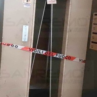 Ventimiglia: ascensore pericolosamente aperto in un condominio, la protesta dei residenti (Foto)