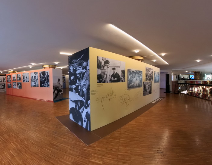 Sanremo: l'Ariston rivive il Festival in bianco e nero: 'Non ha l'età', la mostra immersiva con l'intelligenza artificiale Sanremo: l'Ariston rivive il Festival in bianco e nero: 'Non ha l'età', la mostra immersiva con l'intelligenza artificiale