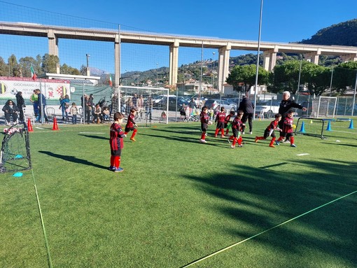 Calcio, prima visita ufficiale dell'AC Milan alla Polisportiva Vallecrosia Academy (Foto)
