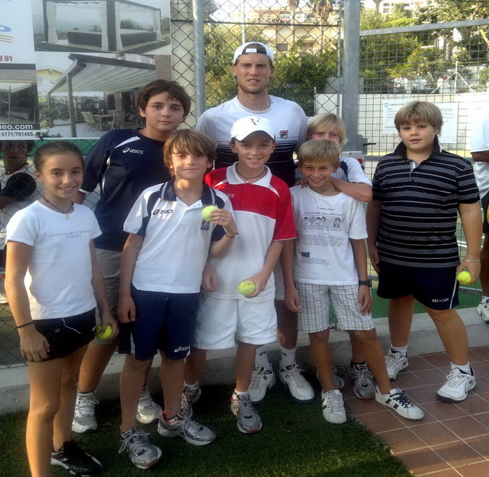Andreas Seppi con i giovani della 'Pigato Academy'