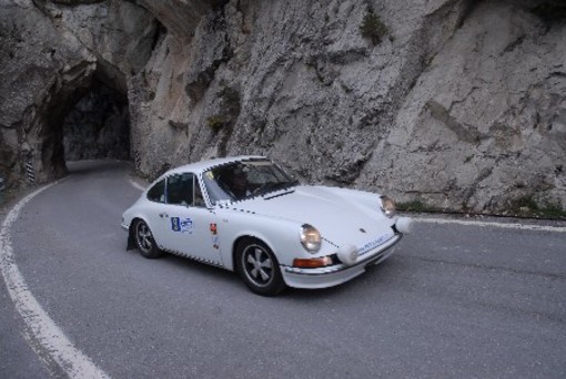 Pontedassio: domenica raduno di auto storiche con "100.000 scoppi tra gli ulivi" Pontedassio: domenica raduno di auto storiche con "100.000 scoppi tra gli ulivi"