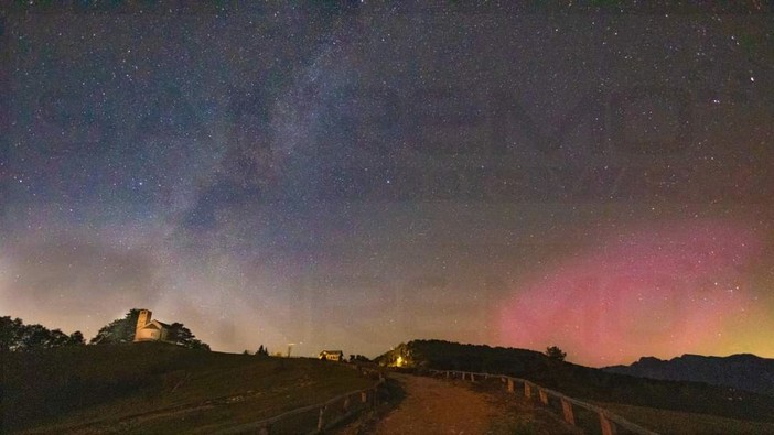 Sanremo: lo spettacolo dell'aurora boreale fotografato da Edward Gazzano a Monte Bignone