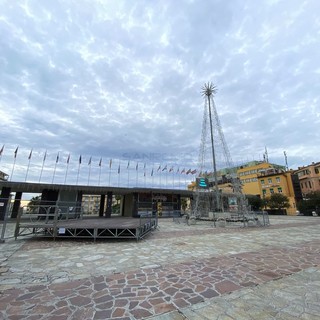 Sanremo: domani l'accensione del grande albero di Natale, divieto di transito per 3 ore in piazza Colombo
