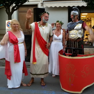 Alfio Visalli vince il concorso vetrine più belle ispirate all’Antica Roma: iniziativa avviata durante la Notte Bianca di Diano Marina