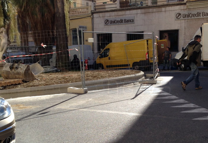 Sanremo: dovrà 'arretrare' di due metri l'aiuola del 'Rigolè' per le manovre dei mezzi pesanti Sanremo: dovrà 'arretrare' di due metri l'aiuola del 'Rigolè' per le manovre dei mezzi pesanti