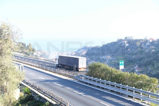 Autostrade annuncia ulteriori ispezioni: disagi alla circolazione, Toti “Sarà paralisi totale, Ministro la smetta di prendere in giro i liguri” Autostrade annuncia ulteriori ispezioni: disagi alla circolazione, Toti “Sarà paralisi totale, Ministro la smetta di prendere in giro i liguri”