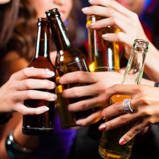 Sanremo: lettore ringrazia discoteca "Non hanno servito alcol a mia figlia minorenne, nonostante le insistenze... grazie!"
