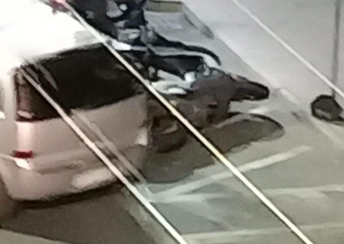 Vallecrosia, auto fa filotto di moto in via Aprosio e scappa: parte la denuncia Vallecrosia, auto fa filotto di moto in via Aprosio e scappa: parte la denuncia