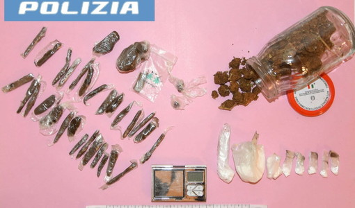 Ventimiglia, smantellato un vero e proprio “bazar della droga”: cittadino tunisino arrestato dagli agenti del Commissariato Ventimiglia, smantellato un vero e proprio “bazar della droga”: cittadino tunisino arrestato dagli agenti del Commissariato