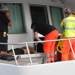 Sanremo: 42ennne cade da alcuni metri d'altezza mentre stava lavorando su una barca, è stato portato in elicottero al Santa Corona Sanremo: 42ennne cade da alcuni metri d'altezza mentre stava lavorando su una barca, è stato portato in elicottero al Santa Corona