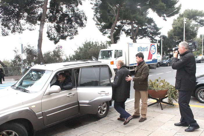 L'immagine dell'arresto di Francesco Bellavista Caltagirone L'immagine dell'arresto di Francesco Bellavista Caltagirone