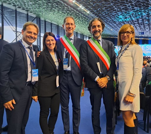 Genova: ovazione per Mattarella all'apertura dell'assemblea annuale di Anci (Foto e video) Genova: ovazione per Mattarella all'apertura dell'assemblea annuale di Anci (Foto e video)