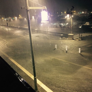 Nubifragio di stanotte in Costa Azzurra: sempre chiusa l'autostrada ad Antibes, viaggiano a rilento i treni tra Nizza e Ventimiglia