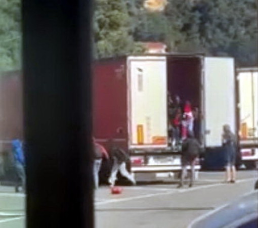 Migranti frustati a Ventimiglia, il consigliere regionale Enrico Ioculano a Radio Cusano Campus: "La violenza contro i migranti è una barbarie inaccettabile" Migranti frustati a Ventimiglia, il consigliere regionale Enrico Ioculano a Radio Cusano Campus: "La violenza contro i migranti è una barbarie inaccettabile"