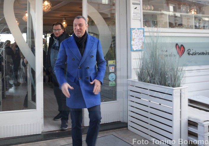 Festival di Sanremo 2023: domenica di relax per Amadeus e pranzo in un locale sul mare (Foto)