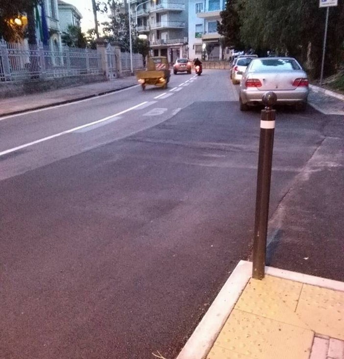 Imperia: segnalazione de “La Giraffa a Rotelle” sulla segnaletica orizzontale mancante in viale Matteotti Imperia: segnalazione de “La Giraffa a Rotelle” sulla segnaletica orizzontale mancante in viale Matteotti