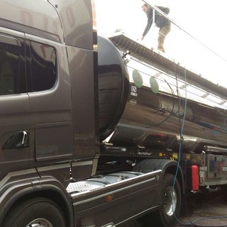 Autolavaggio rapido ed efficiente per ogni mezzo a quattro e più ruote: da Barcheto di Imperia tutto lo spazio e i prodotti che stavi cercando