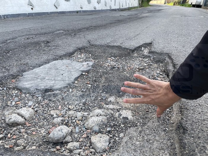 Sanremo: buche negli asfalti e strade da rifare, l'Assessore Donzella "Approvati interventi per 800mila euro" Sanremo: buche negli asfalti e strade da rifare, l'Assessore Donzella "Approvati interventi per 800mila euro"
