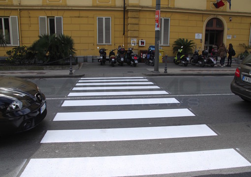 Sanremo: nuovo attraversamento pedonale di fronte alla scuola 'Pascoli' (foto) Sanremo: nuovo attraversamento pedonale di fronte alla scuola 'Pascoli' (foto)