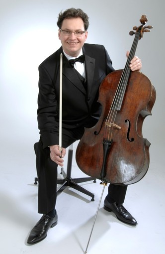 Il violoncellista Alexander Huelshoff protagonista del concerto al Teatro dell'Opera del Casinò di Sanremo