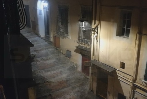 Sanremo: ecco la forza dell'acqua di stanotte, via Montà nella Pigna trasformata in un 'torrente' (Video) Sanremo: ecco la forza dell'acqua di stanotte, via Montà nella Pigna trasformata in un 'torrente' (Video)