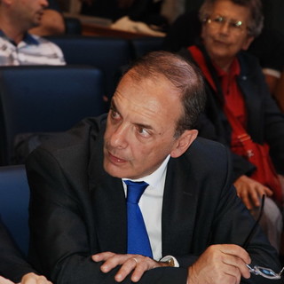 Imperia: stamattina il dirigente Antonio Scarella era regolarmente al lavoro, smentiti i 40 giorni di ferie Imperia: stamattina il dirigente Antonio Scarella era regolarmente al lavoro, smentiti i 40 giorni di ferie