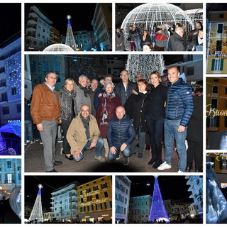 Sanremo: piazza Borea D'Olmo 'sold out' per l'accensione dell'albero illuminato, Biancheri "Un piccolo momento di grande emozione" (Foto e Video)