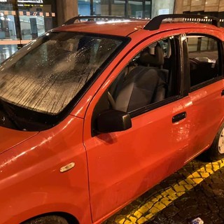 Sanremo: 63enne di origini statunitensi 'armato' di un estintore vandalizza la stazione e due auto (Foto) Sanremo: 63enne di origini statunitensi 'armato' di un estintore vandalizza la stazione e due auto (Foto)