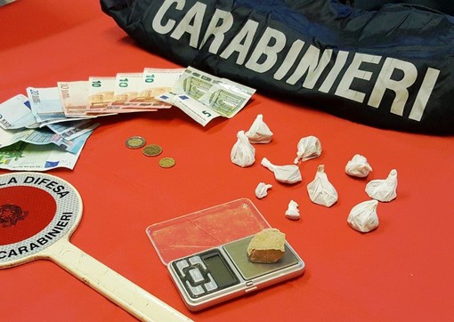 Sanremo: confezionano droga nel parco davanti ai bambini, arrestati 3 nordafricani dai Carabinieri, sequestrato mezzo etto di eroina Sanremo: confezionano droga nel parco davanti ai bambini, arrestati 3 nordafricani dai Carabinieri, sequestrato mezzo etto di eroina