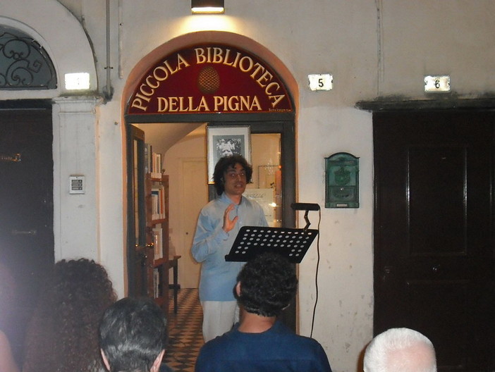 ‘Affabulando in piazza Capitolo’: ecco la rassegna dedicata a poeti e narratori liguri di ieri e di oggi ‘Affabulando in piazza Capitolo’: ecco la rassegna dedicata a poeti e narratori liguri di ieri e di oggi