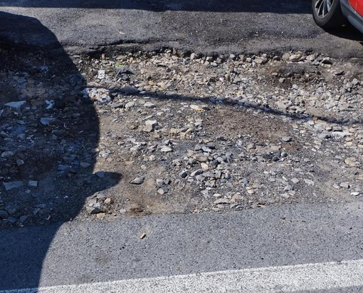 Sanremo: affondo di FdI sulla strada di porto vecchio, il Comune “Tratto inserito nel secondo lotto asfalti” Sanremo: affondo di FdI sulla strada di porto vecchio, il Comune “Tratto inserito nel secondo lotto asfalti”